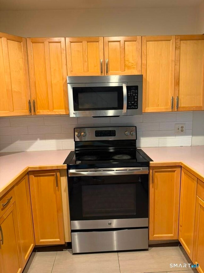 Photo - 75 Leslie Rd Unit D