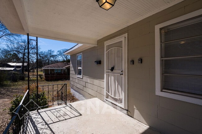 Photo - 2408 Fairfax Ave