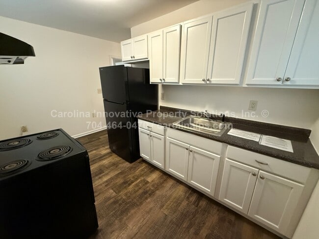 Photo - 1800 Newland Rd