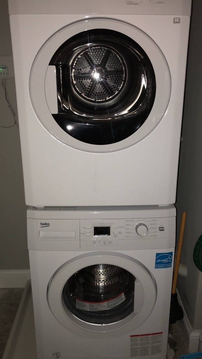 Photo - 3093 Fulton St