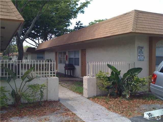Building Photo - 5413 NW 24th St Unit 126 Rental