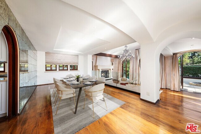 Photo - 746 Norway Ln House