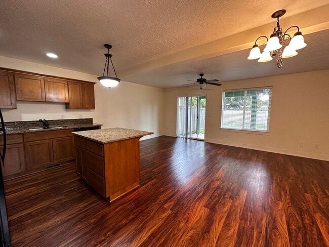 Photo - 193 Unit 168 Gwinn St E