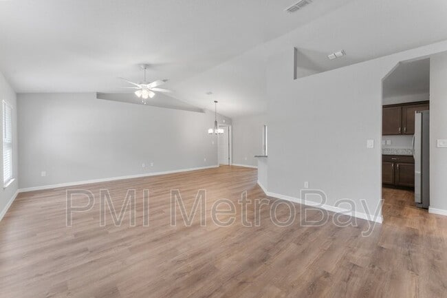 Building Photo - 9461 N Sandree Dr