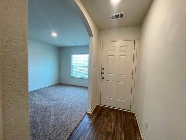 Photo - 305 Cres Park Dr