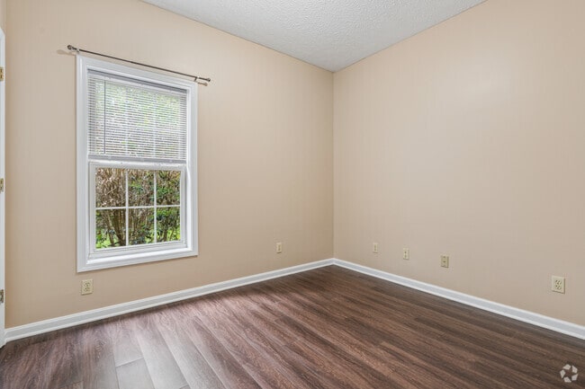 1BR, 1BA - 750SF - Primary Bedroom