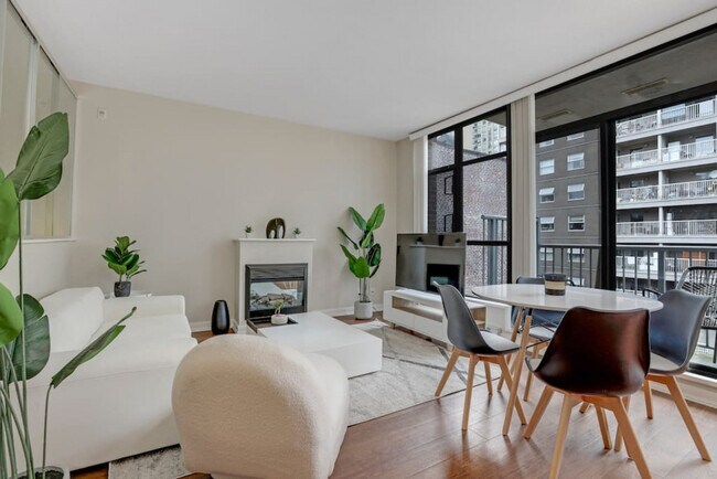 Building Photo - 444 W 6th Ave