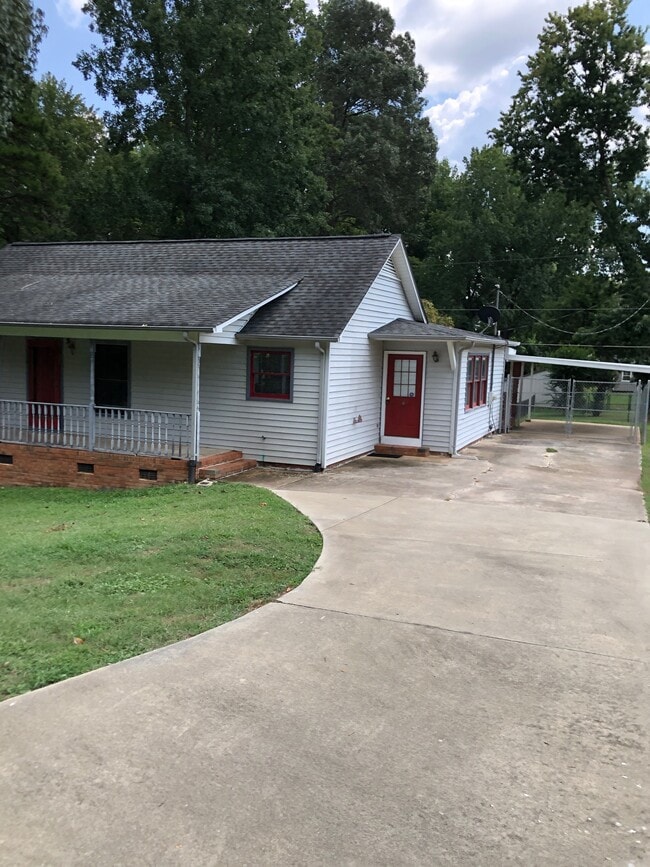 Photo - 826 Hillcroft Pl