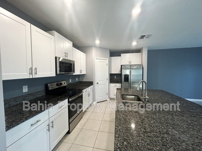 Photo - 582 Royal Empress Dr