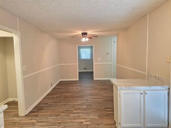 Photo - Updated 3bed 2 bath home located in Marietta