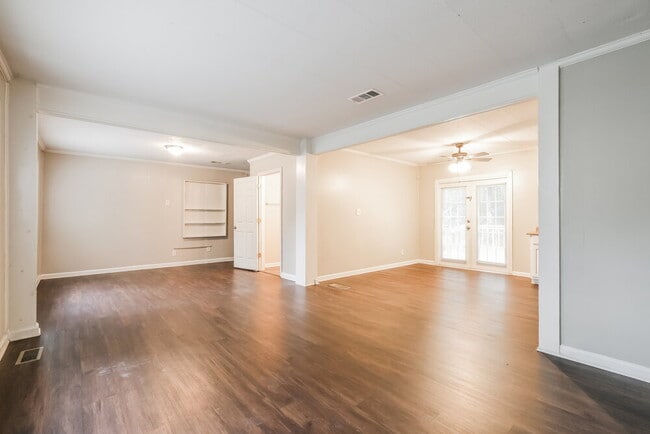 1165 Wisteria Dr SW