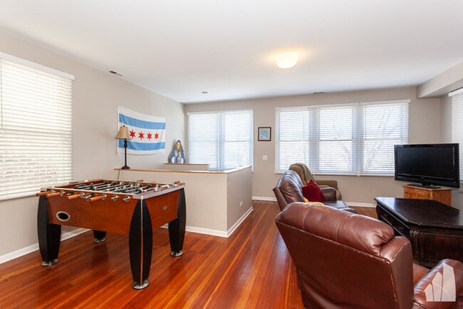 Photo - 2440 N Ashland Ave Unit 2