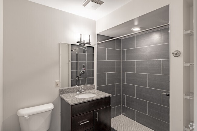 1BR, 1BA - 1000SF - Bathroom