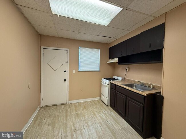 Photo - 2219 Winton St