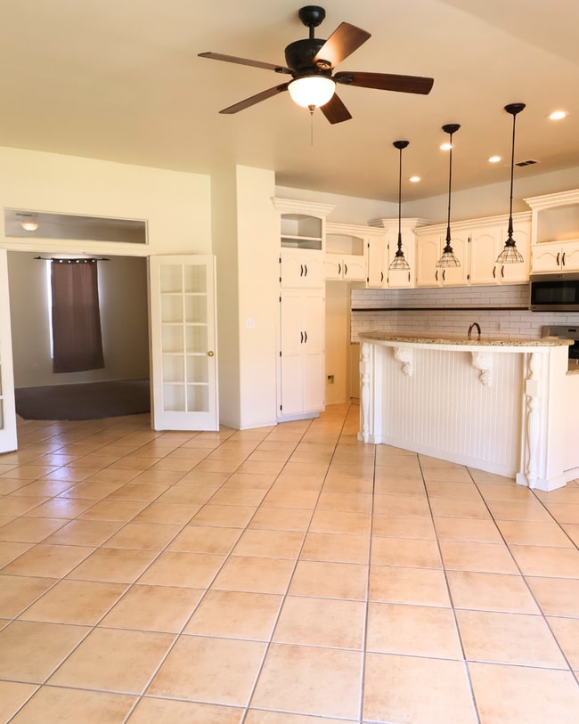 Photo - NW Bakersfield 4 Bed 2 Bath – Split Deposi...
