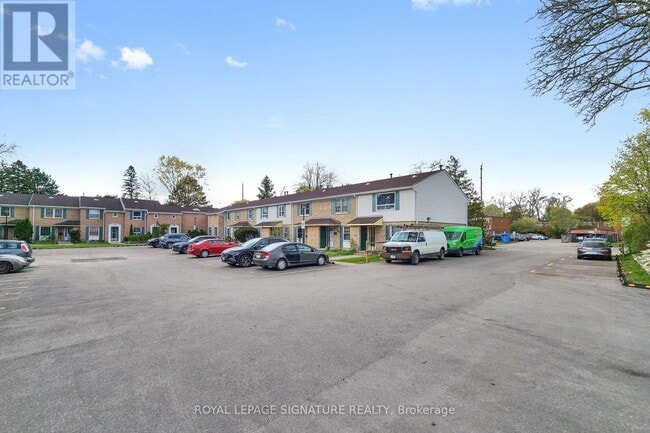 Photo - 551 Steeles Ave W