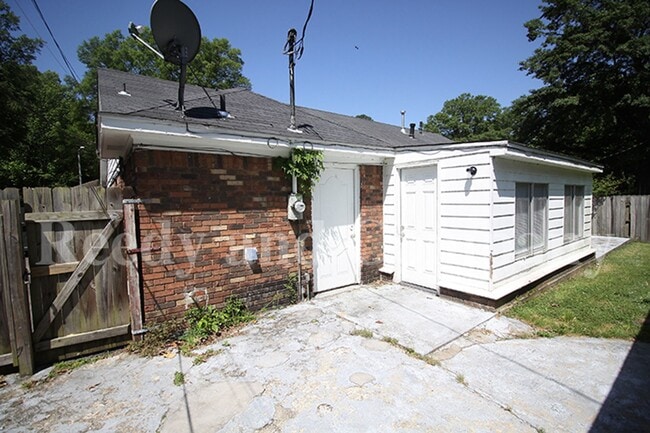 Photo - 5072 Cresser St