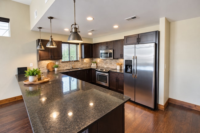 Photo - 875 Baum St