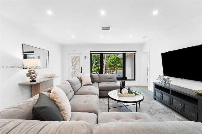 Photo - 1305 Dewey St