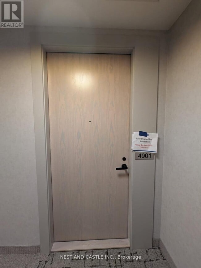 Photo - 8 Interchange Wy Unité 4901