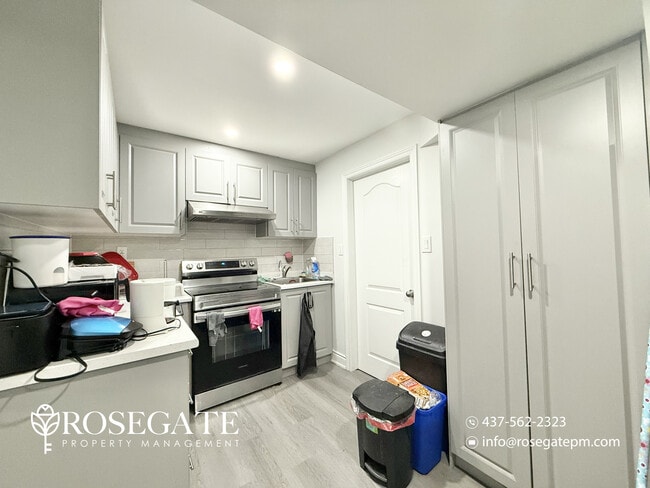 Photo - Modern Basement Apartment with In-Unit Laundry & Parking – Oshawa Unité 2