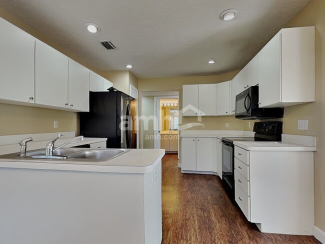 Photo - 7909 Hathaway Dr