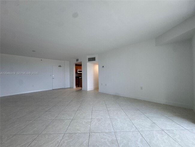 10275 Collins Ave Unit 318