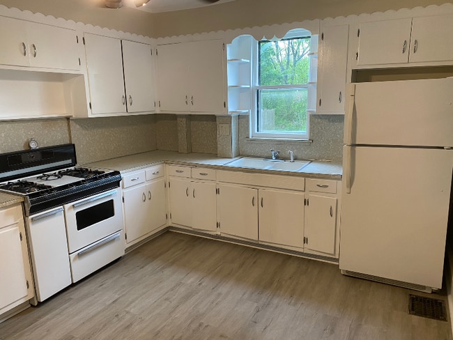 Photo - 307 N 5th Ave