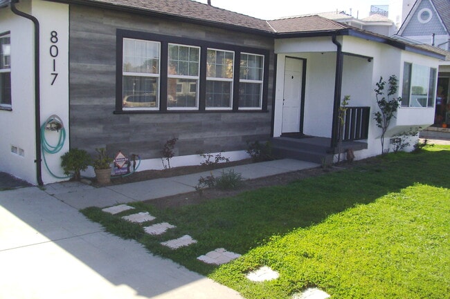 Front entryway - 8017 Campion Dr