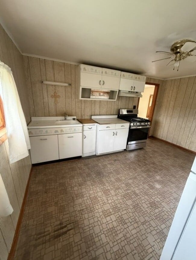 Building Photo - 394 S Main St Unit 394 S Main St, Apt 2, Gloversville, NY 12078