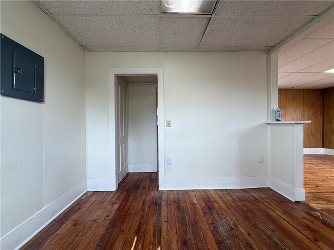 Photo - 402 E 2nd St