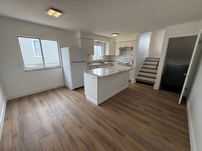 Photo - 15 W York St