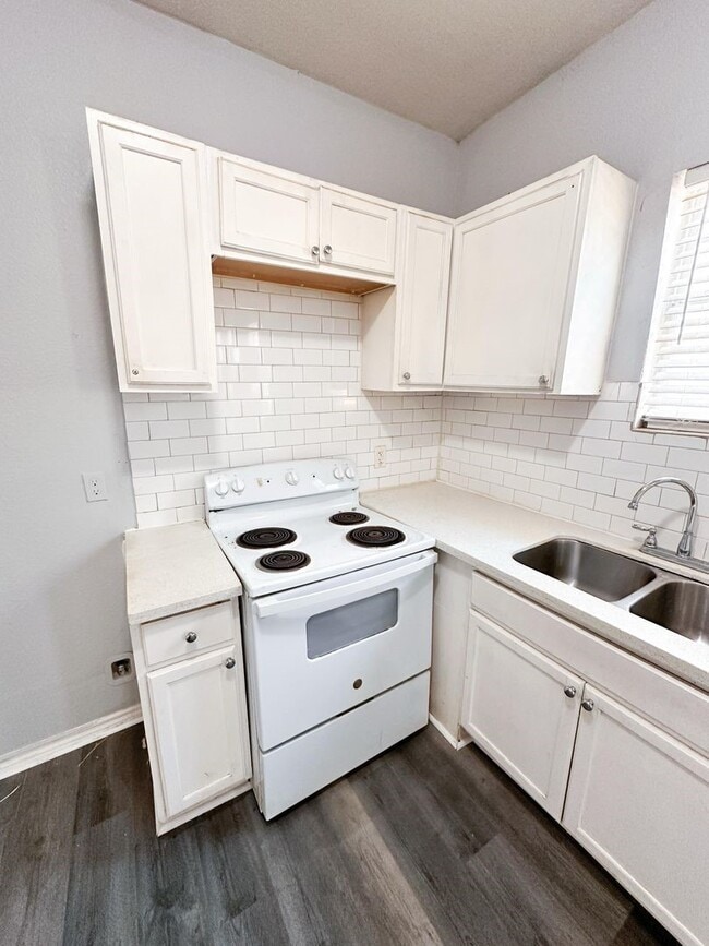 Photo - 2522 Rosalie St Unit B