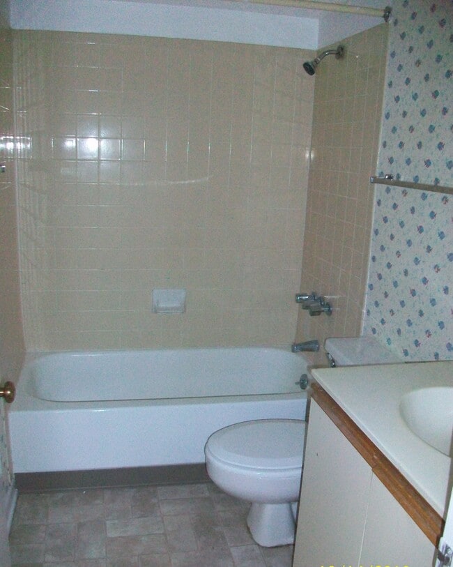 Photo - 1600 Park Cir