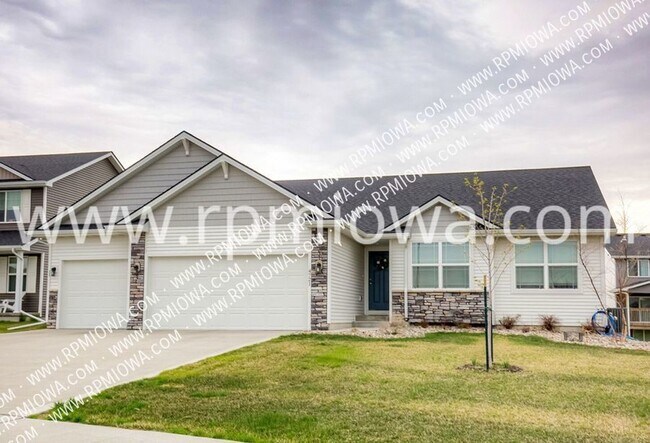 FENCED IN BACKYARD!!! 4 Bed, 3 Bath Home i... - FENCED IN BACKYARD!!! 4 Bed, 3 Bath Home i...
