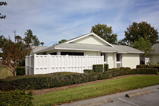 Photo - 4 Lake Forest Pl