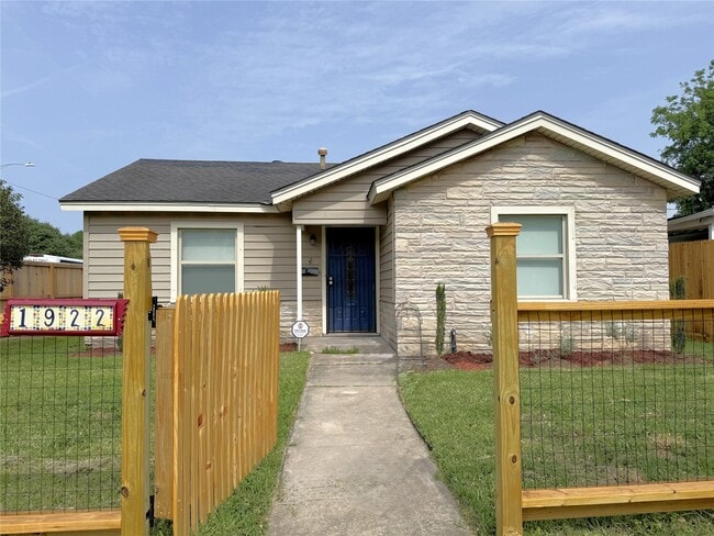 Photo - 1922 Tabor St