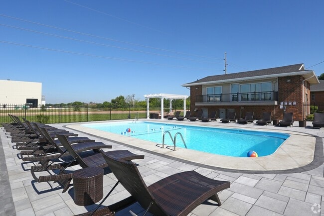 Photo - Pinecrest Apartments