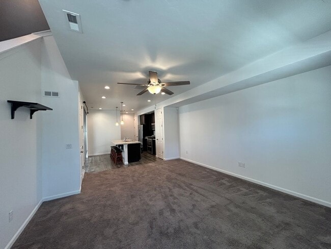 Photo - 3 Bedroom 2.5 Bathroom Townhouse in Payson, Utah!