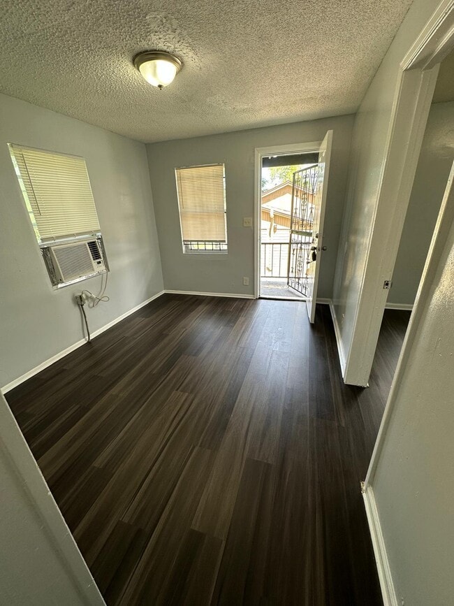 Photo - 1528 Mount Herman St