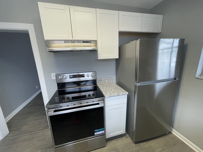 Photo - 338 W Bay Ave