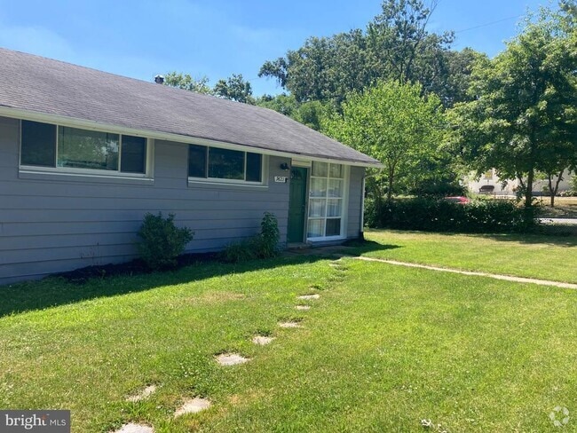 Building Photo - 9621 51st Pl Rental