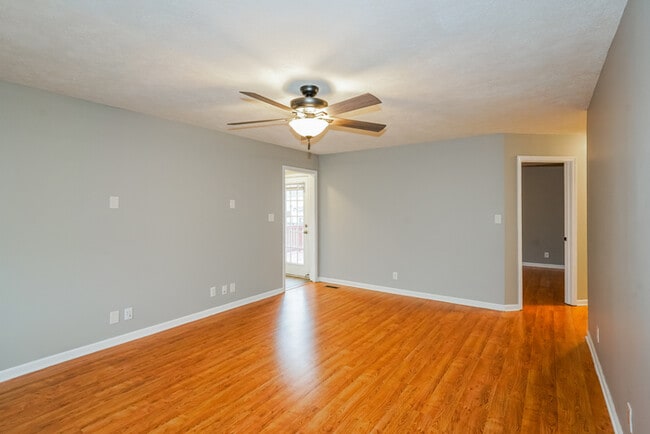 Photo - 451 Cranklen Cir