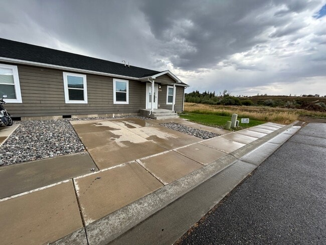 Building Photo - 220 Riverwood Dr Unit 230 Rental