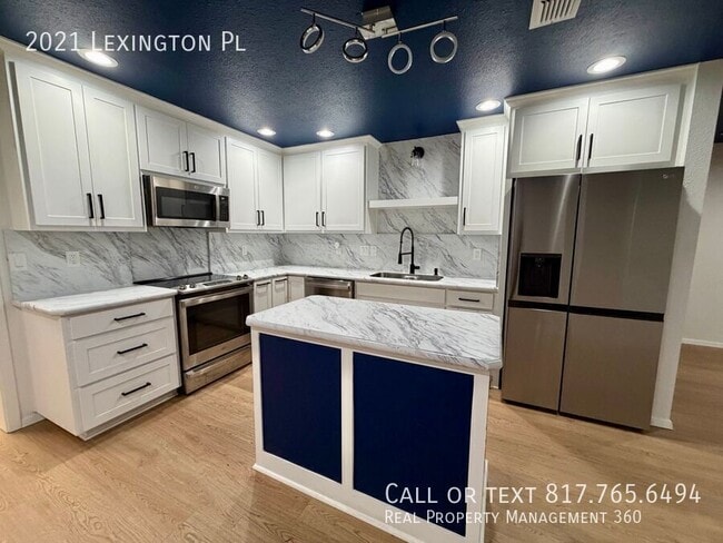 Photo - 2021 Lexington Pl