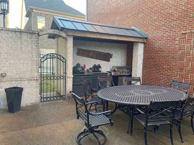 Photo - 4BR/4.5BA Furnished Townhome For Rent