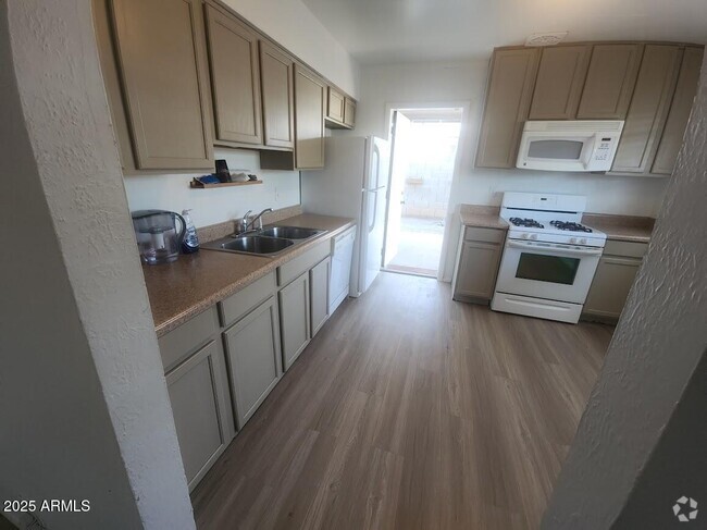 Building Photo - 3142 N 24th Dr Rental