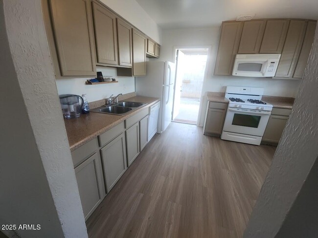 Photo - 3142 N 24th Dr House