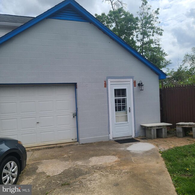 Photo - 4600 68th Pl House