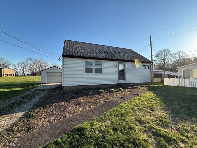 Photo - 2024 Delaware Dr SE